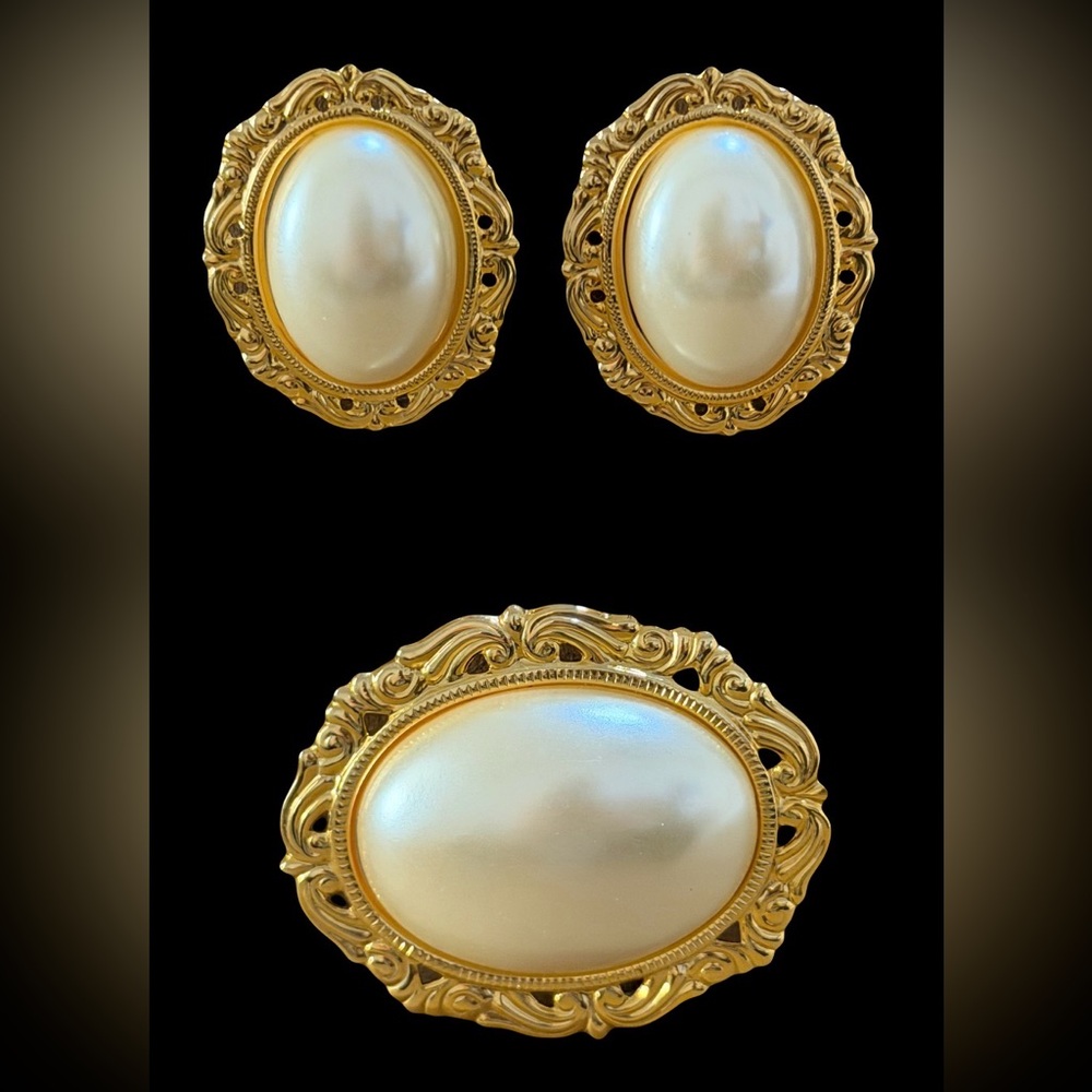 Vintage Elegant Gold and Cream Jewelry Set B8